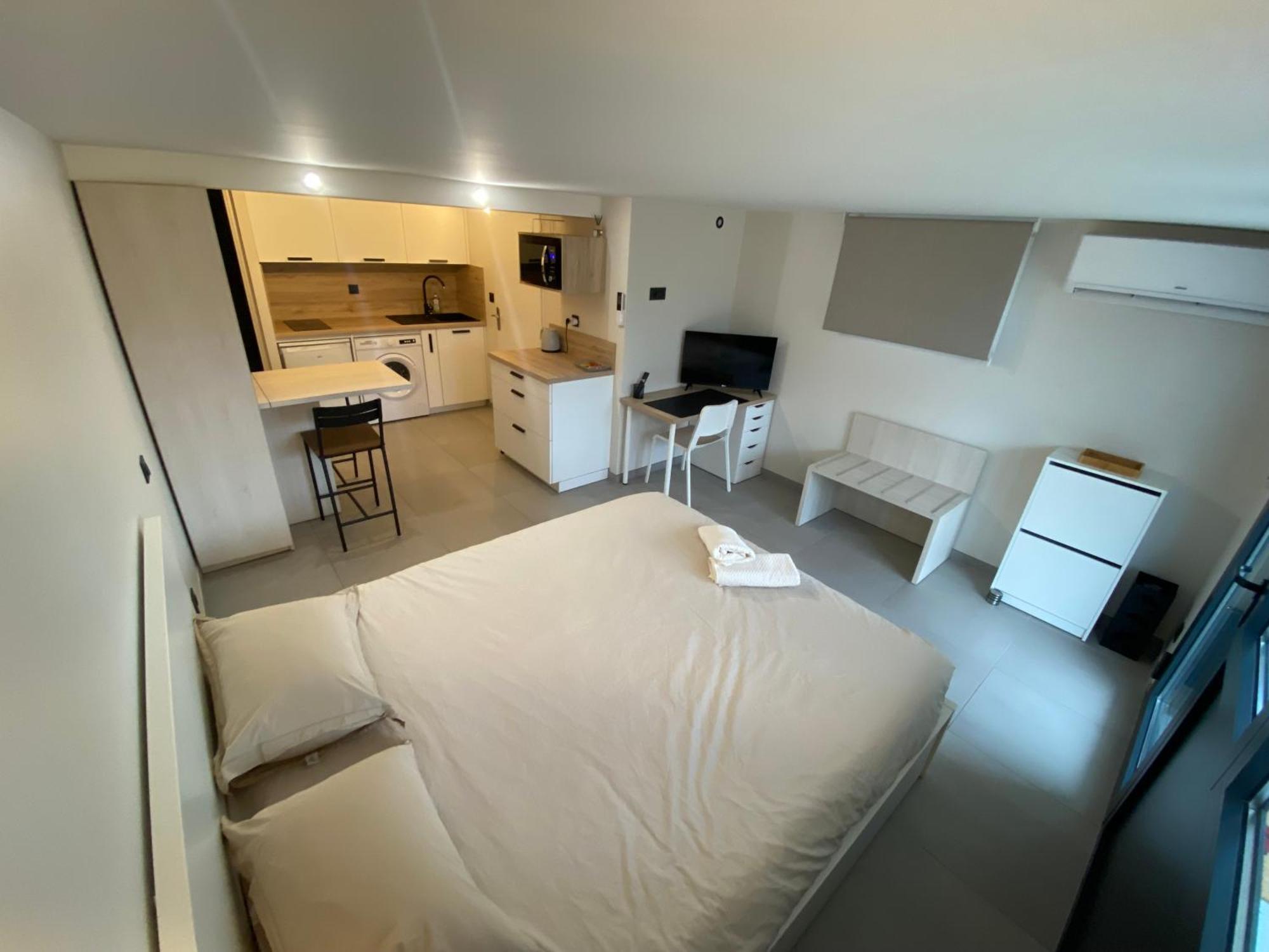 Studio Chez L'Habitant Avec Piscine Commune Grieges Luaran gambar