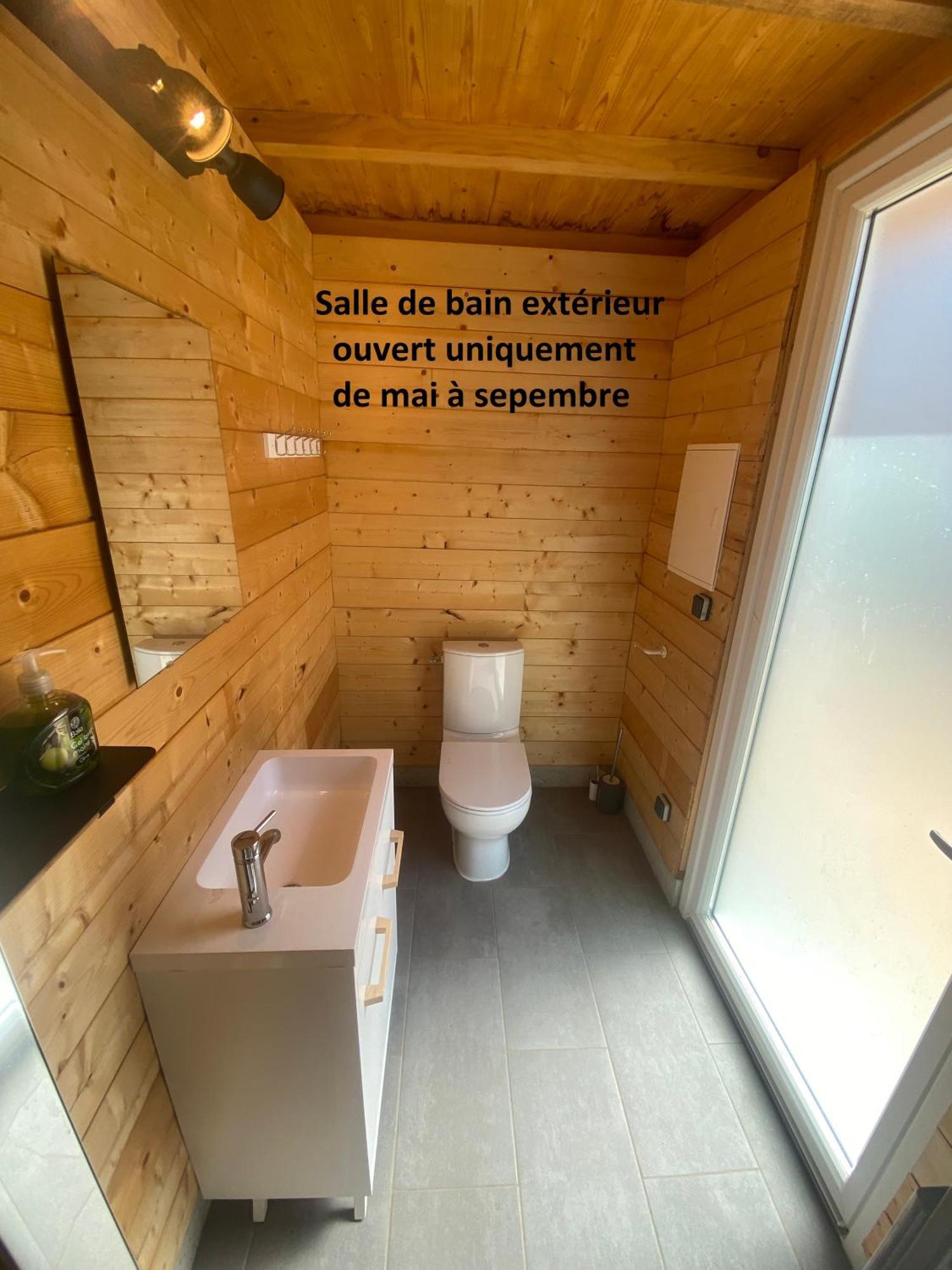 Studio Chez L'Habitant Avec Piscine Commune Grieges Luaran gambar